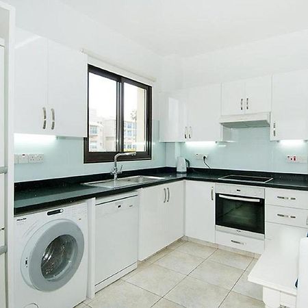 Beautiful 2-Bedroom Apartment - Great Location Paphos Kültér fotó