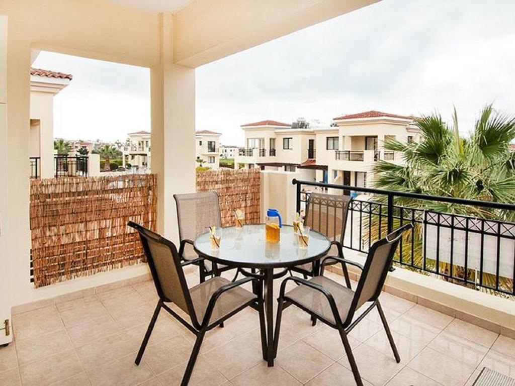 Beautiful 2-Bedroom Apartment - Great Location Paphos Kültér fotó