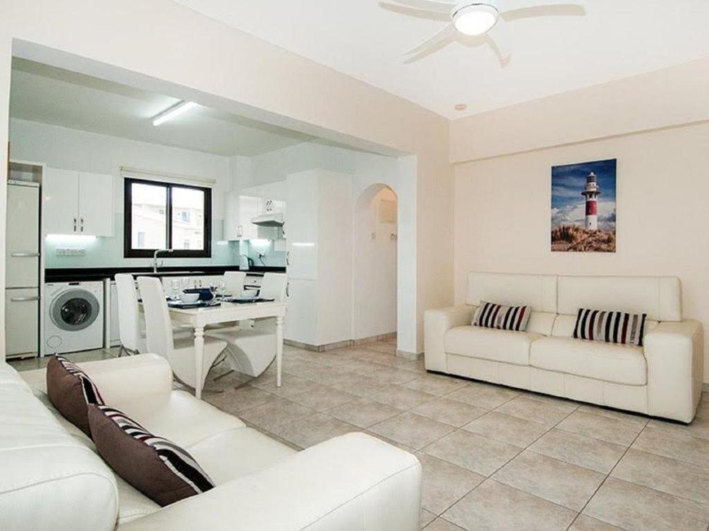 Beautiful 2-Bedroom Apartment - Great Location Paphos Kültér fotó
