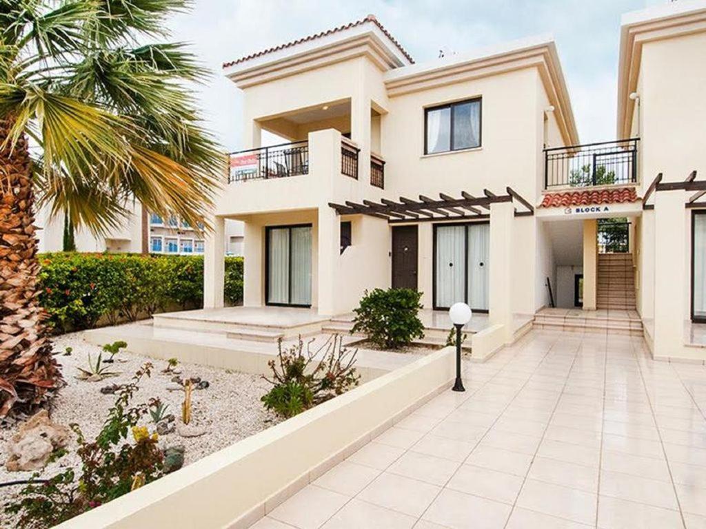 Beautiful 2-Bedroom Apartment - Great Location Paphos Kültér fotó