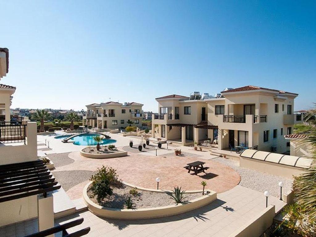 Beautiful 2-Bedroom Apartment - Great Location Paphos Kültér fotó