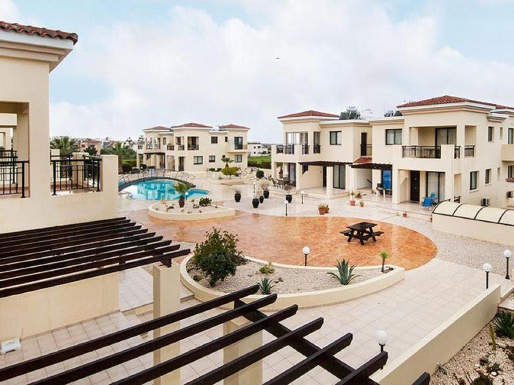 Beautiful 2-Bedroom Apartment - Great Location Paphos Kültér fotó