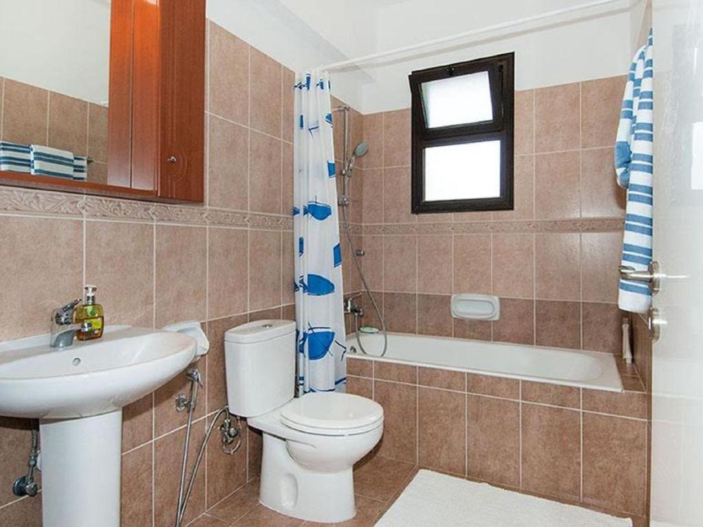 Beautiful 2-Bedroom Apartment - Great Location Paphos Kültér fotó