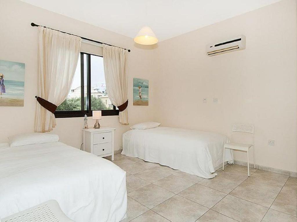 Beautiful 2-Bedroom Apartment - Great Location Paphos Kültér fotó
